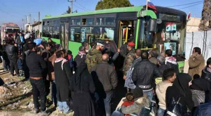 حافلات اصطفت لاجلاء المدنيين من حلب