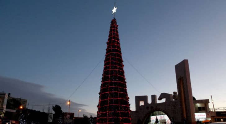 شجرة عيد الميلاد المجيدة
