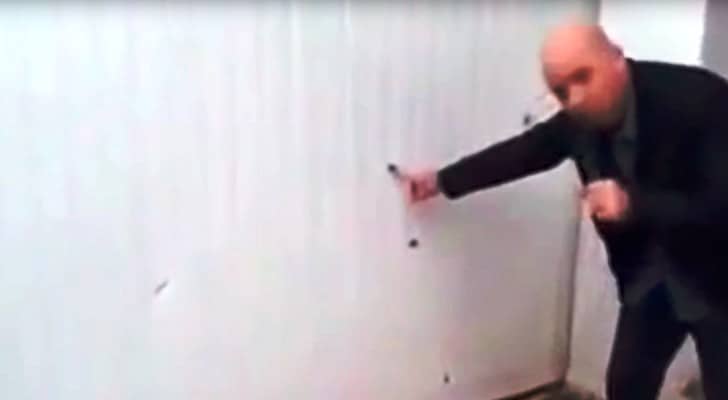 مراسل القناة العاشرة الإسرائيلية يصور مكان اغتيال المهندس التونسي في صفاقس!