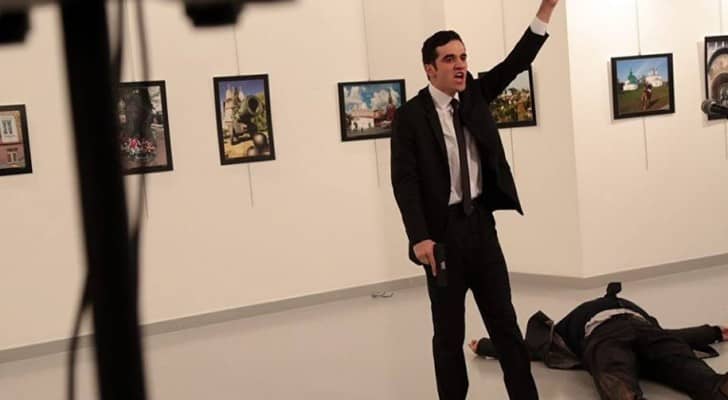 صورة تظهر لحظة مقتل السفير الروسي 