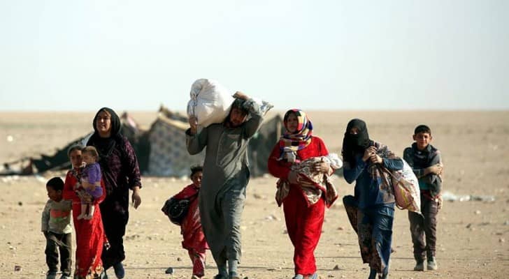  مدنيون يفرون من المعارك الدائرة في مدينة الموصل شمالي العراق- أرشيفية