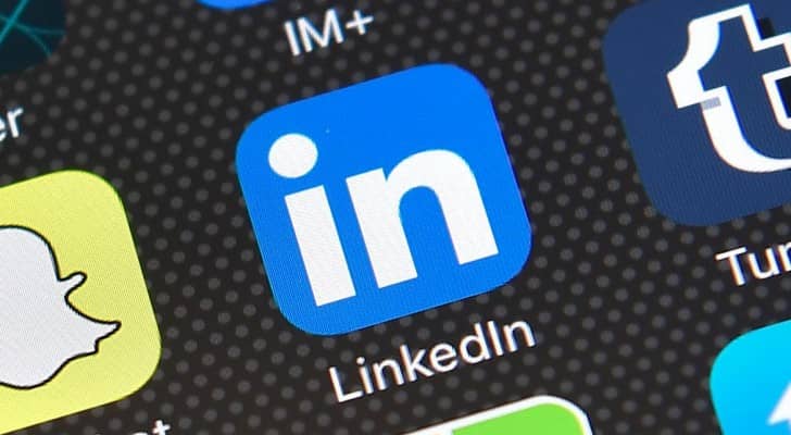 يرفض المجتمع المدني مثل هذه الإجراءات التي تحد من حرية الرأي والتعبير