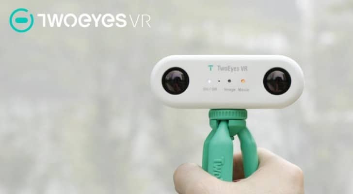 "TwoEyes VR" وهي أول كاميرا واقع افتراضي ثنائية العدسة تمنح المستخدم تجربة الشعور بمجال الرؤية الكامل للعين البشرية