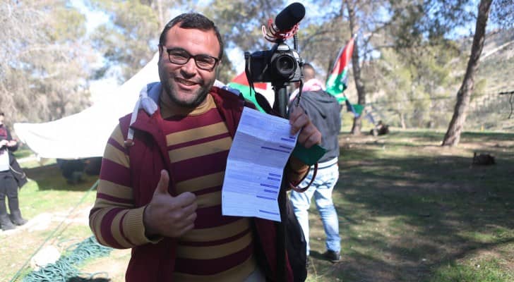 هشام أبو شقرة مع المخالفة