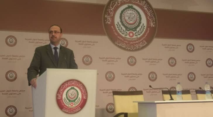 وزير الإعلام محمد المومني خلال المؤتمر الصحفي 