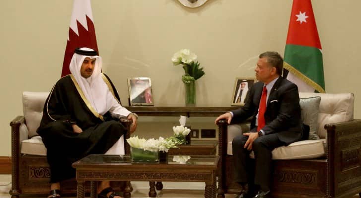 الملك يلتقي أمير دولة قطر
