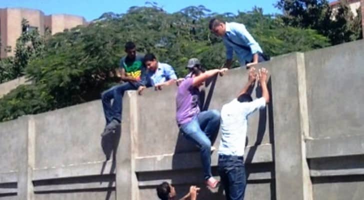 صورة لتهرب طلبة من المدارس 
