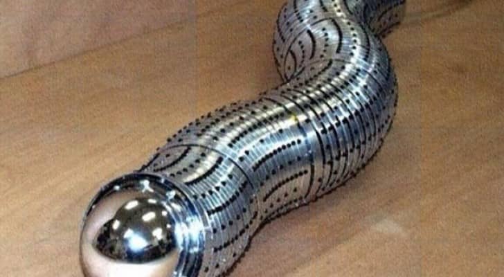 يعكف فريق بحثي على ابتكار روبوت جديد على شكل ثعبان يمكنه أن يشق طريقه عبر الأمعاء الدقيقة