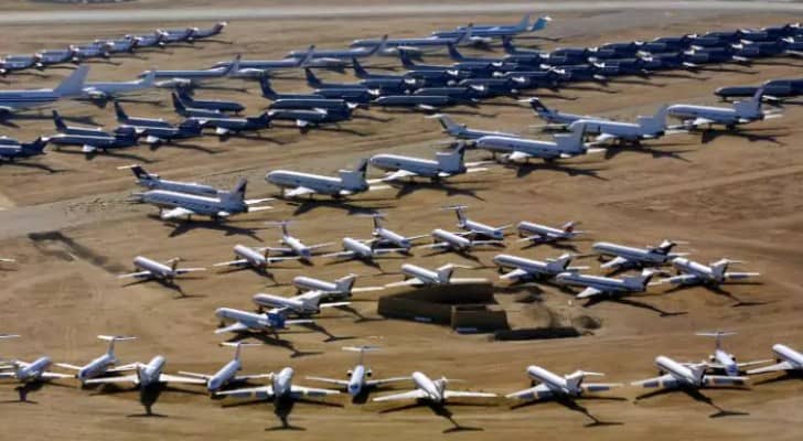 ترقد الطائرات القديمة في مقابر عملاقة قبل تفكيكها