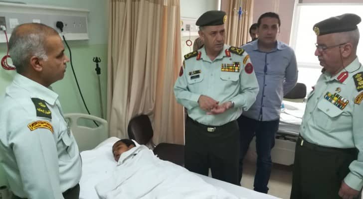 مدير عام الخدمات الطبية الملكية يطمئن على مصابي حادث المفرق