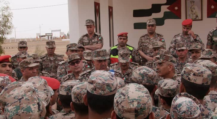 رئيس هيئة الأركان يزور قيادة لواء الحرس الملكي الآلي