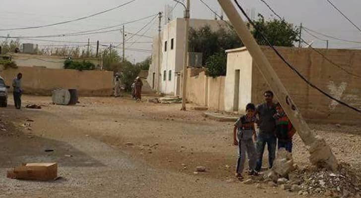 سقوط اعمدة كهرباء