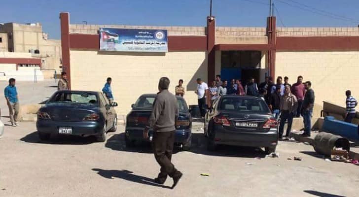 جانب من الاعتداء على مدرسة المرقب 