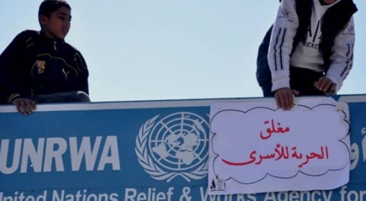 أهالي الأسرى يغلقون مقر الأمم المتحدة برام الله