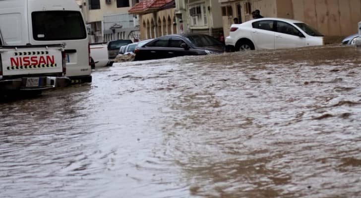 سيول جارفة وفيضانات بالطائف