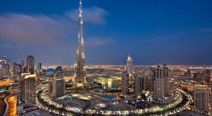 500 درهم إماراتي غرامة إلقاء العلكة في شوارع دبي!