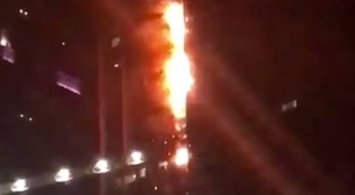حريق في أحد الأبراج بمنطقة المارينا بدبي