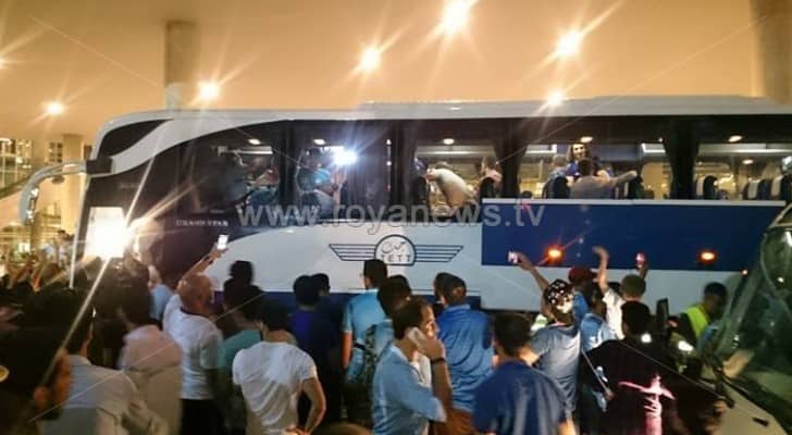 نشامى الفيصلي يصلون عمان وحفاوة استقبال لهم في المطار
