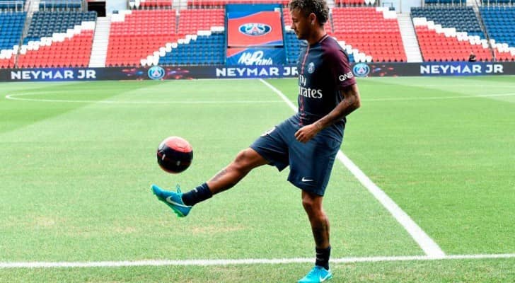 رابطة الدوري الفرنسي تعلن وصول بطاقة نيمار من برشلونة 