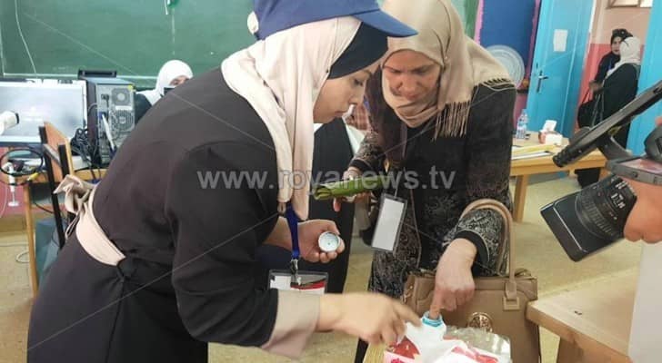 من احد مراكز الاقتراع