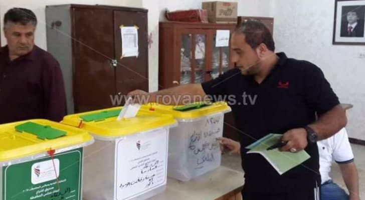 الصورة من احد مراكز الاقتراع