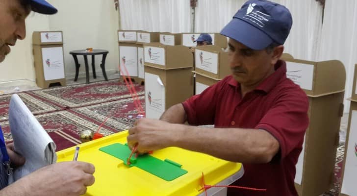 جانب من عملية الاقتراع 