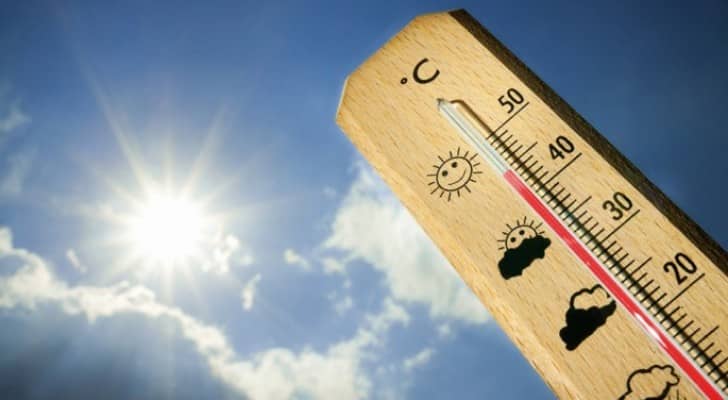  طقس حار ودرجة الحرارة مرتفعة الاثنين