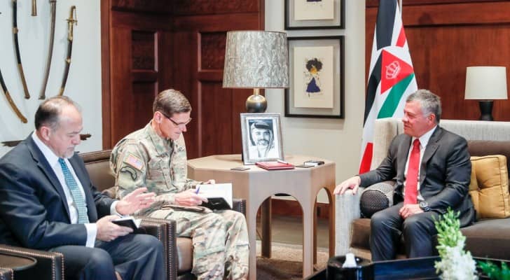 الملك يستقبل قائد القيادة المركزية الأمريكية