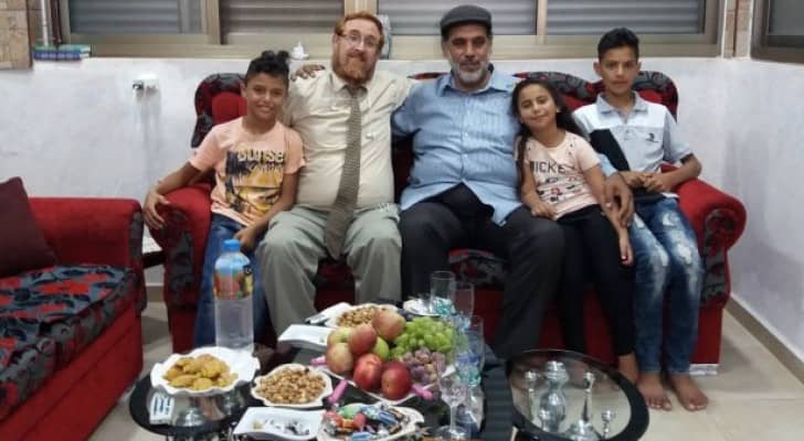 عائلة فلسطينية تتبرأ من ابنها لاستقباله حاخام اقتحامات الأقصى
