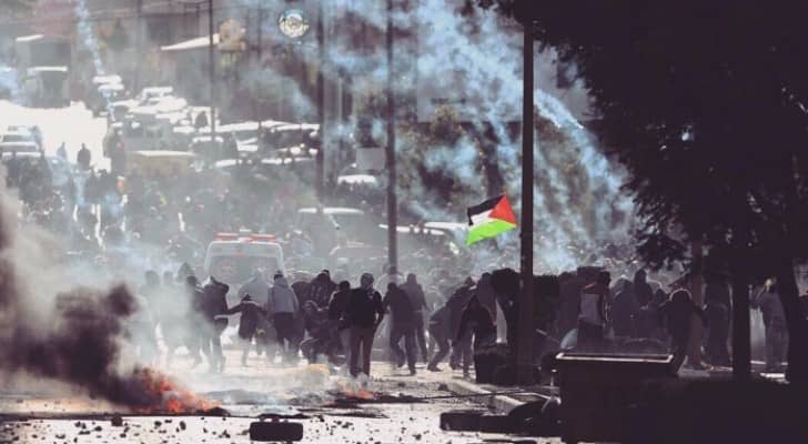 من المواجهات في فلسطين