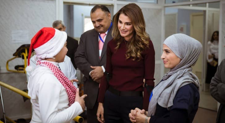  جلالة الملكة رانيا العبدالله خلال زيارتها مركز سيدة السلام للأشخاص ذوي الإعاقة