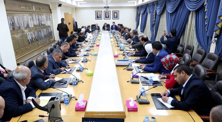 اجتماع اللجنة المالية مع رئيس الحكومة هاني الملقي