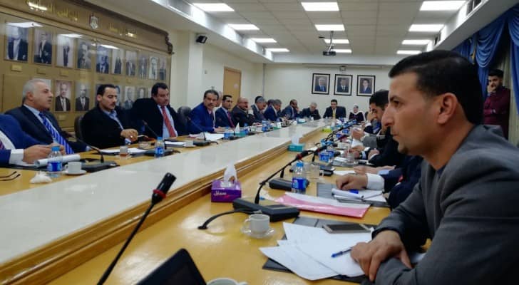مشادة كلامية بين النواب وأعضاء مجالس المحافظات حول النفقات الرأس المالية