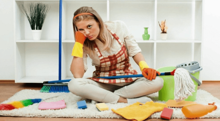 تنظيف المنزل ضار على المرأة مثل تدخين 20 سيجارة يوميا