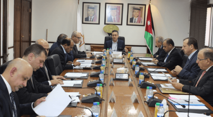 استشاري الصناعة والتجارة يناقش موضوعات اقتصادية