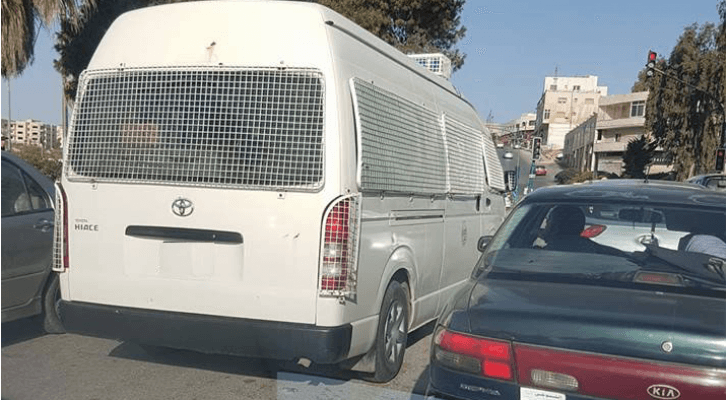 تداول صورة لمركبة أمن عام مخالفه للسير في مرج الحمام