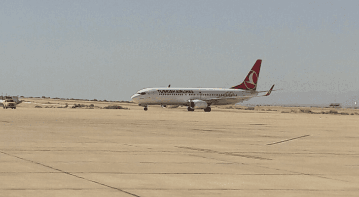 وصول الطائرة التركية الى العقبة