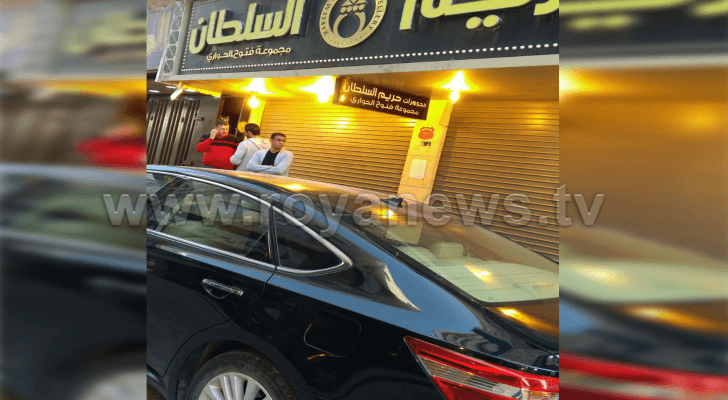 أصحاب محلات الذهب يغلقون محلاتهم