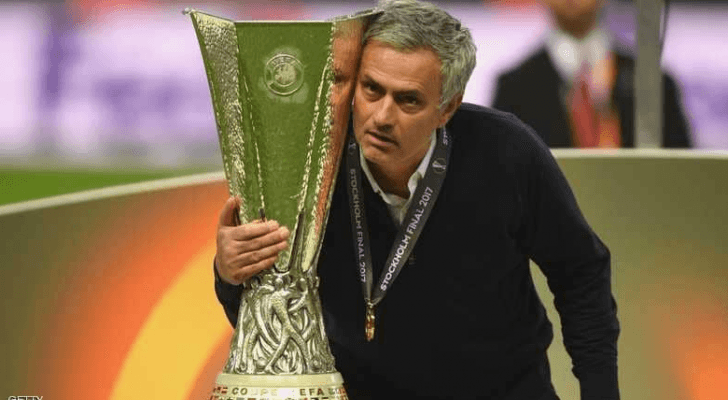 قاد الفريق للفوز بألقاب الدوري الأوروبي وكأس الرابطة