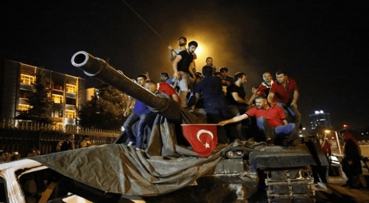 من الانقلاب الفاشل في تركيا