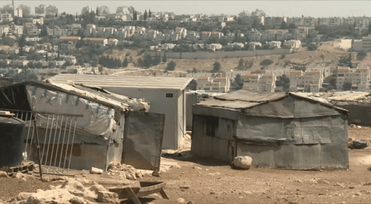 قرية خان الأحمر البدوية