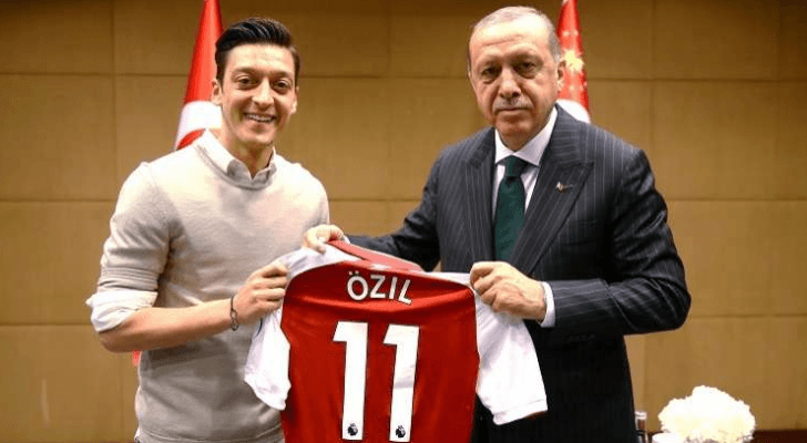 صورة جمعت اردوغان باوزيل قبل المونديال