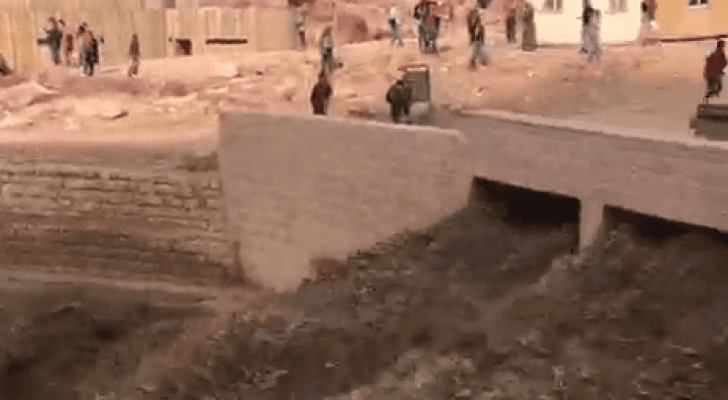سيول جارفة داهمت منطقة البترا