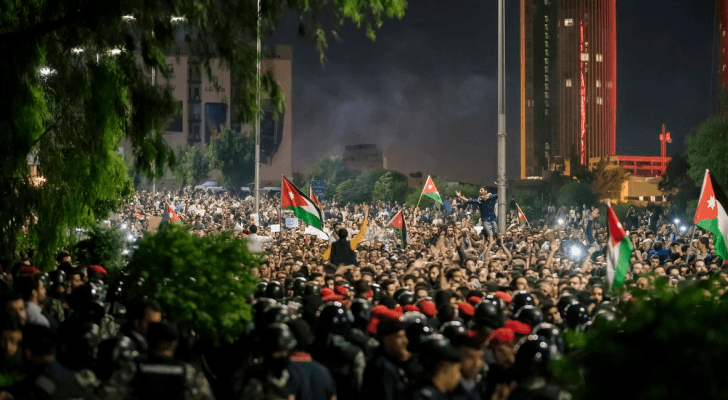 من الاعتصام