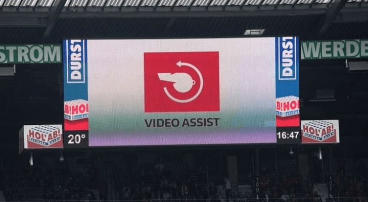 تقنية الإعادة بالفيديو (VAR)