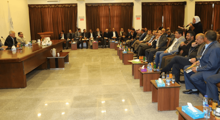 بتوجيهات من جلالة الملك، العيسوي يزور مأدبا للوقوف على احتياجات أبناء وبنات المحافظة