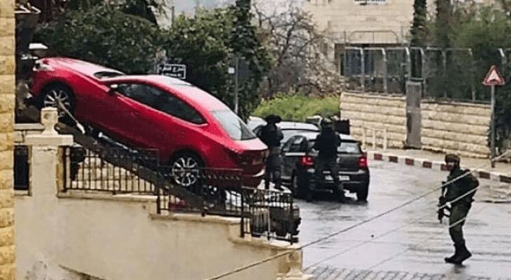 الاحتلال يعتقل زكريا الزبيدي ومحامي من رام الله
