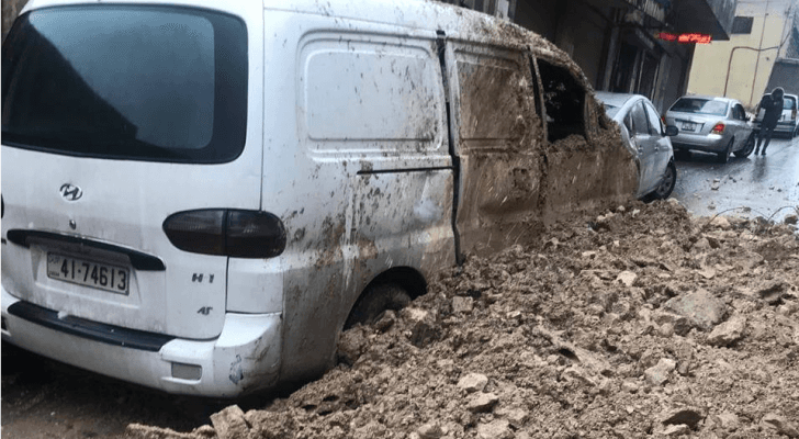 انهيار يغلق طريقا في الجوفة