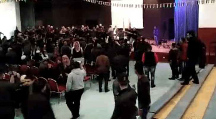 عدد من المتعطلين عن العمل في معان يرفضون استقبال وفد من الحكومة