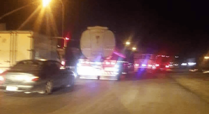 صورة من اغلاق الطريق قبل فتحه من قوات الدرك